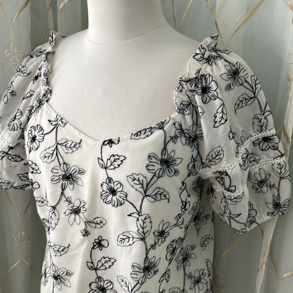 Solitaire Embroidered Blouse - Picture 2 of 5